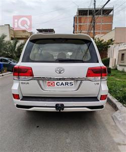 تۆیۆتا لاند کروزەر